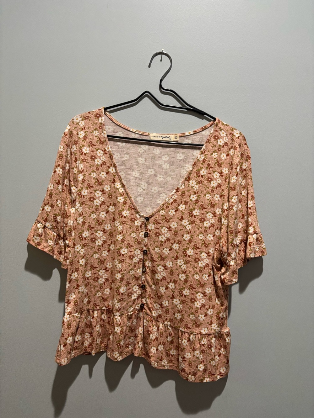 Live To Be Spoiled Women’s Peach Blouse XL Like New